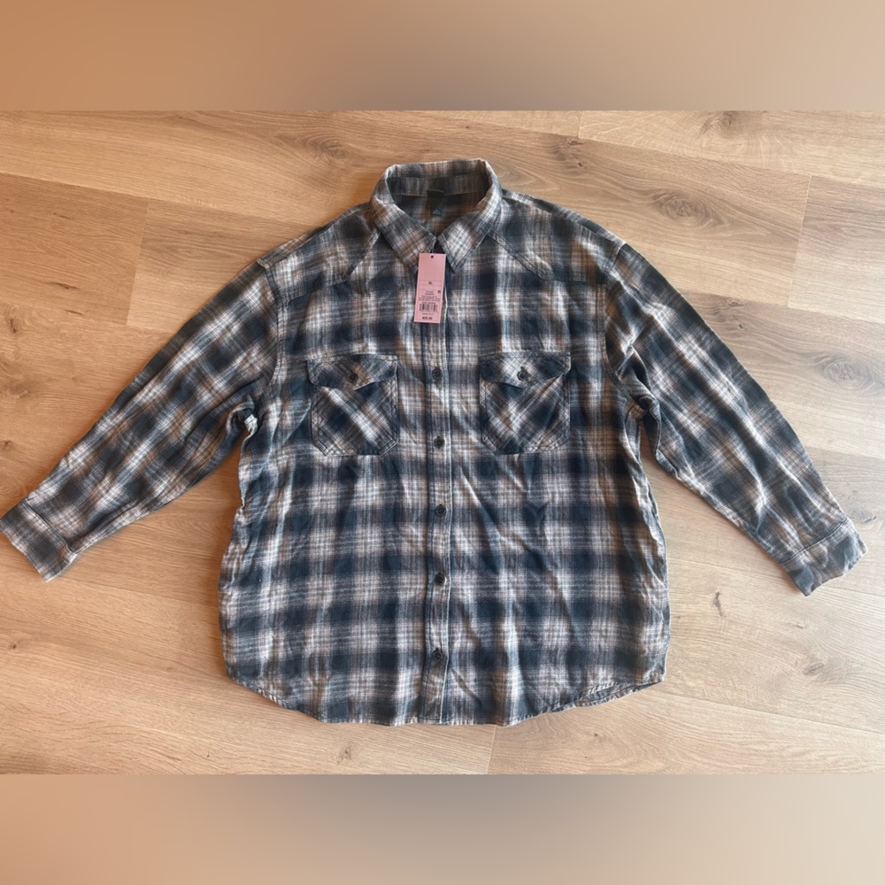Button-Front Plaid Shirt Jacket in Gray and Cream